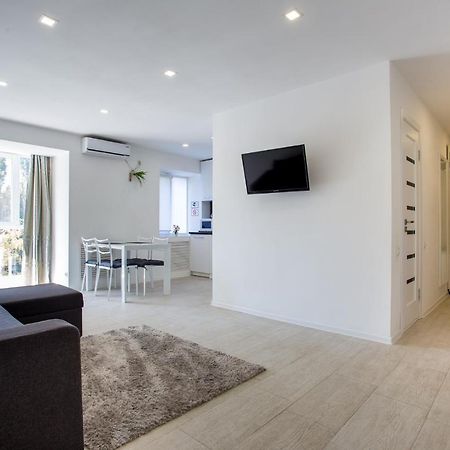 Apartment On Ushakova Херсон Экстерьер фото